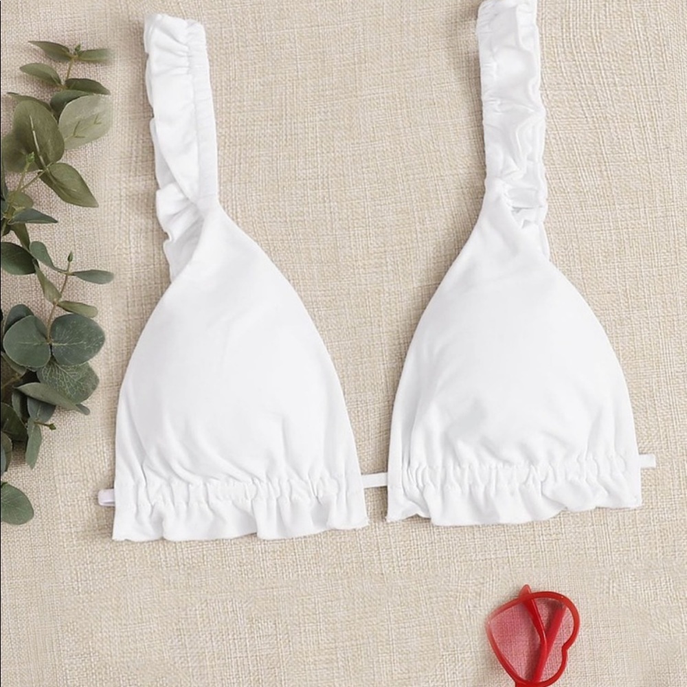 Adorable NWT bikini top!
